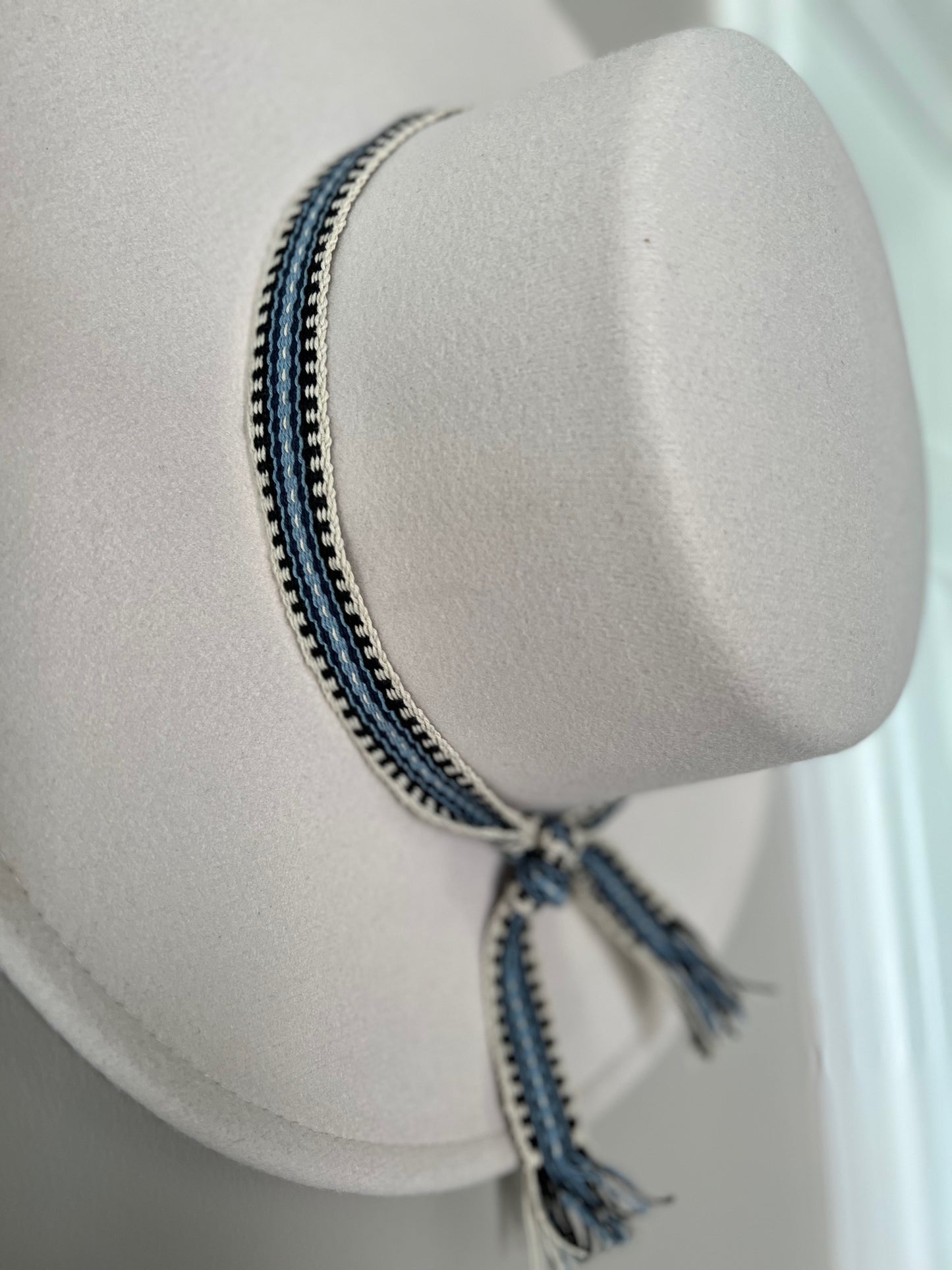 Boater Hat in Oyster - Blue Band